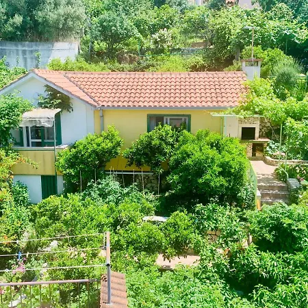 Garden By The Sea * Podgora (Split-Dalmatia)